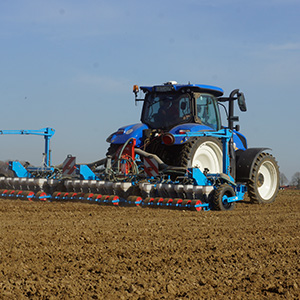 Feld vor dem Anbau